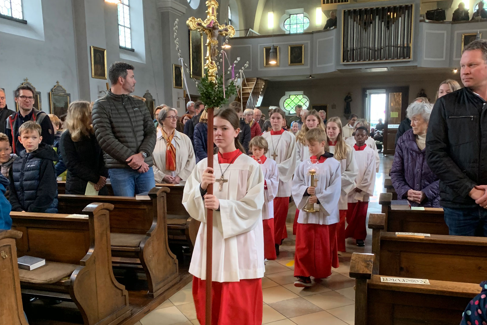 Familiengottesdienst & Pfarrfest mit Erstkommunionkindern in Lochhausen